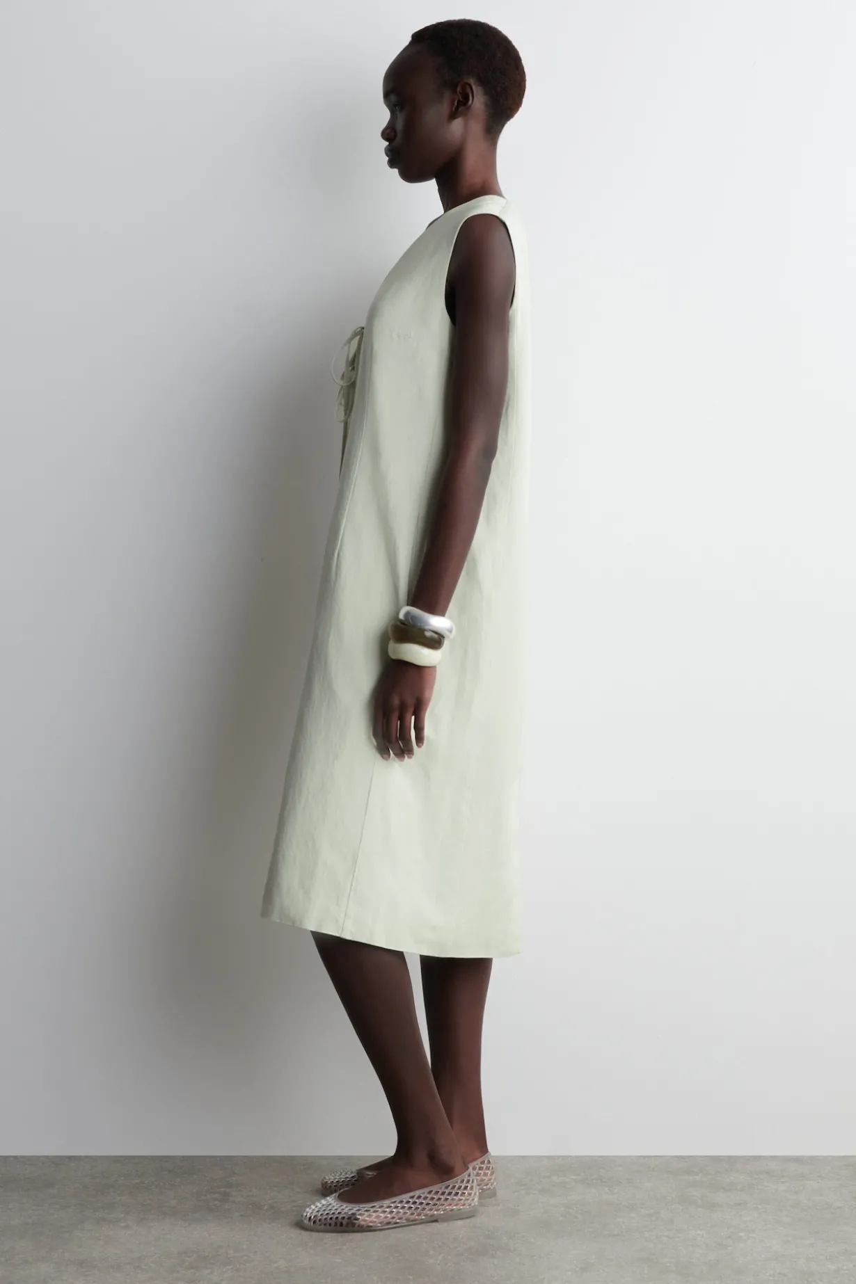 MIDIKLEID AUS LEINEN-MIX MIT BINDEDETAIL VORNE