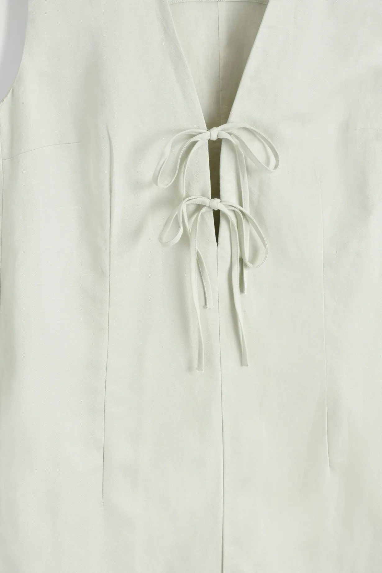 MIDIKLEID AUS LEINEN-MIX MIT BINDEDETAIL VORNE