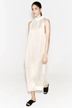 MIDIKLEID AUS SATIN IN KNITTEROPTIK