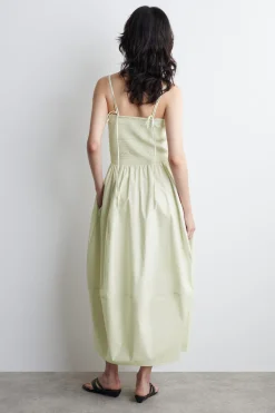 MIDIKLEID MIT SMOKDETAILS