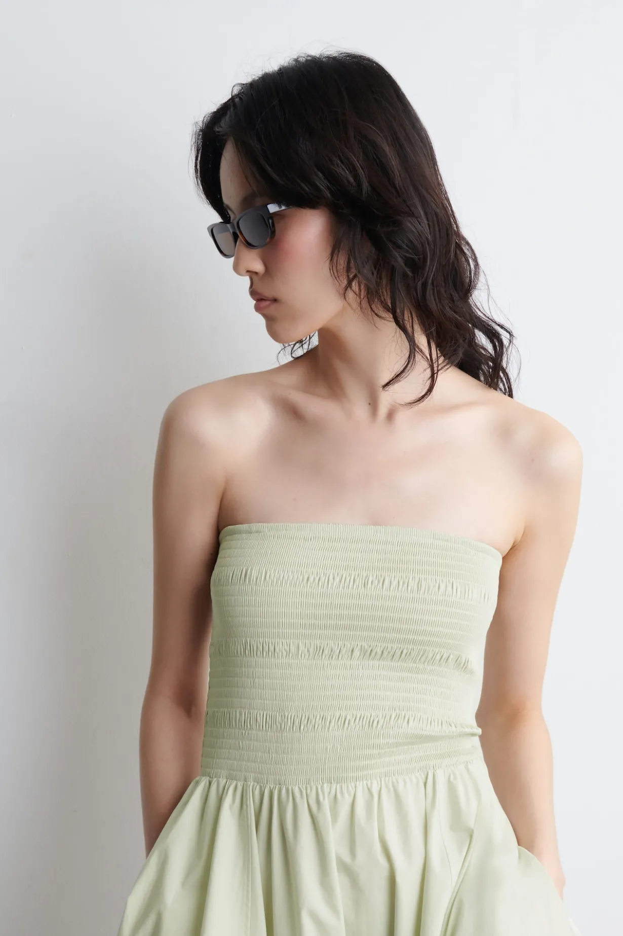 MIDIKLEID MIT SMOKDETAILS