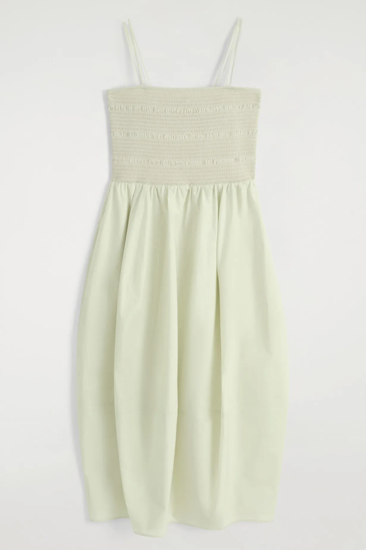 MIDIKLEID MIT SMOKDETAILS