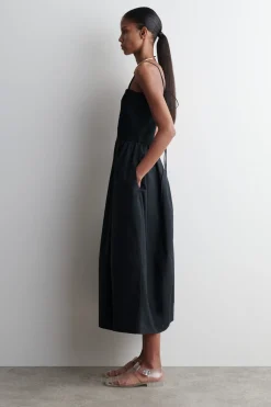 MIDIKLEID MIT SMOKDETAILS