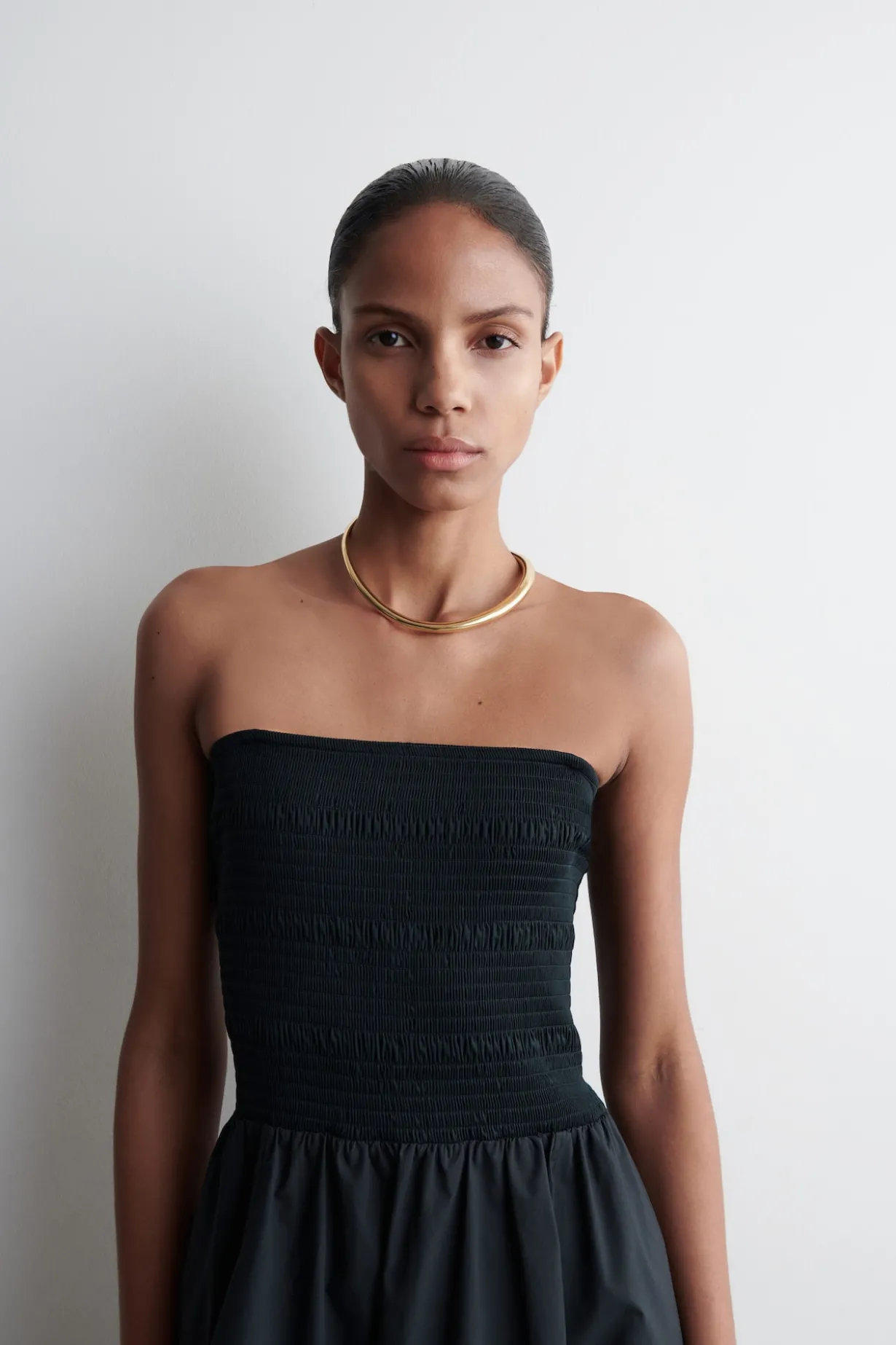 MIDIKLEID MIT SMOKDETAILS