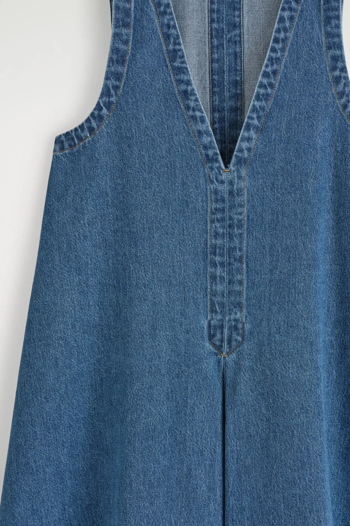 MINIKLEID AUS DENIM IN A-LINIE
