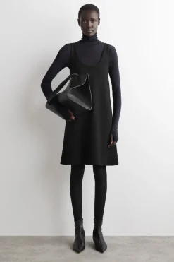 MINIKLEID AUS KOCHWOLLE IN A-LINIE