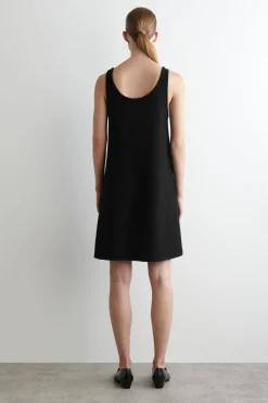 MINIKLEID AUS KOCHWOLLE IN A-LINIE