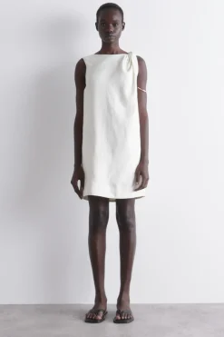 MINIKLEID AUS LEINEN MIT TWIST-DETAIL