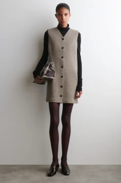 MINIKLEID AUS MERINOWOLLE MIT KNÖPFEN