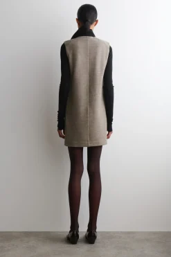 MINIKLEID AUS MERINOWOLLE MIT KNÖPFEN