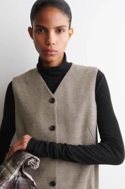 MINIKLEID AUS MERINOWOLLE MIT KNÖPFEN