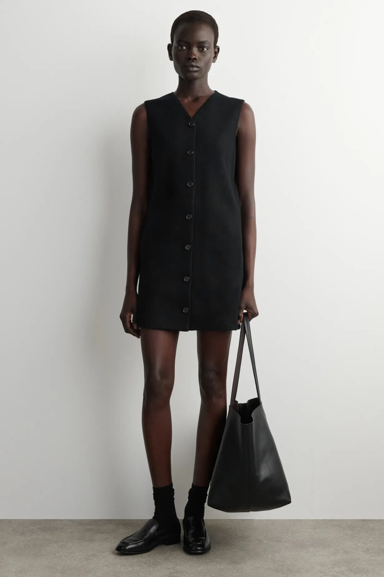 MINIKLEID AUS MERINOWOLLE MIT KNÖPFEN