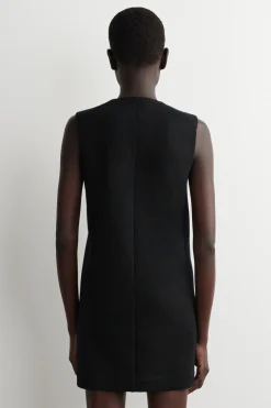 MINIKLEID AUS MERINOWOLLE MIT KNÖPFEN