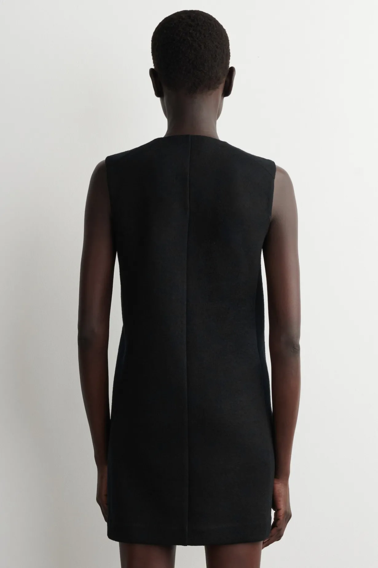MINIKLEID AUS MERINOWOLLE MIT KNÖPFEN