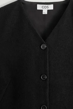 MINIKLEID AUS MERINOWOLLE MIT KNÖPFEN