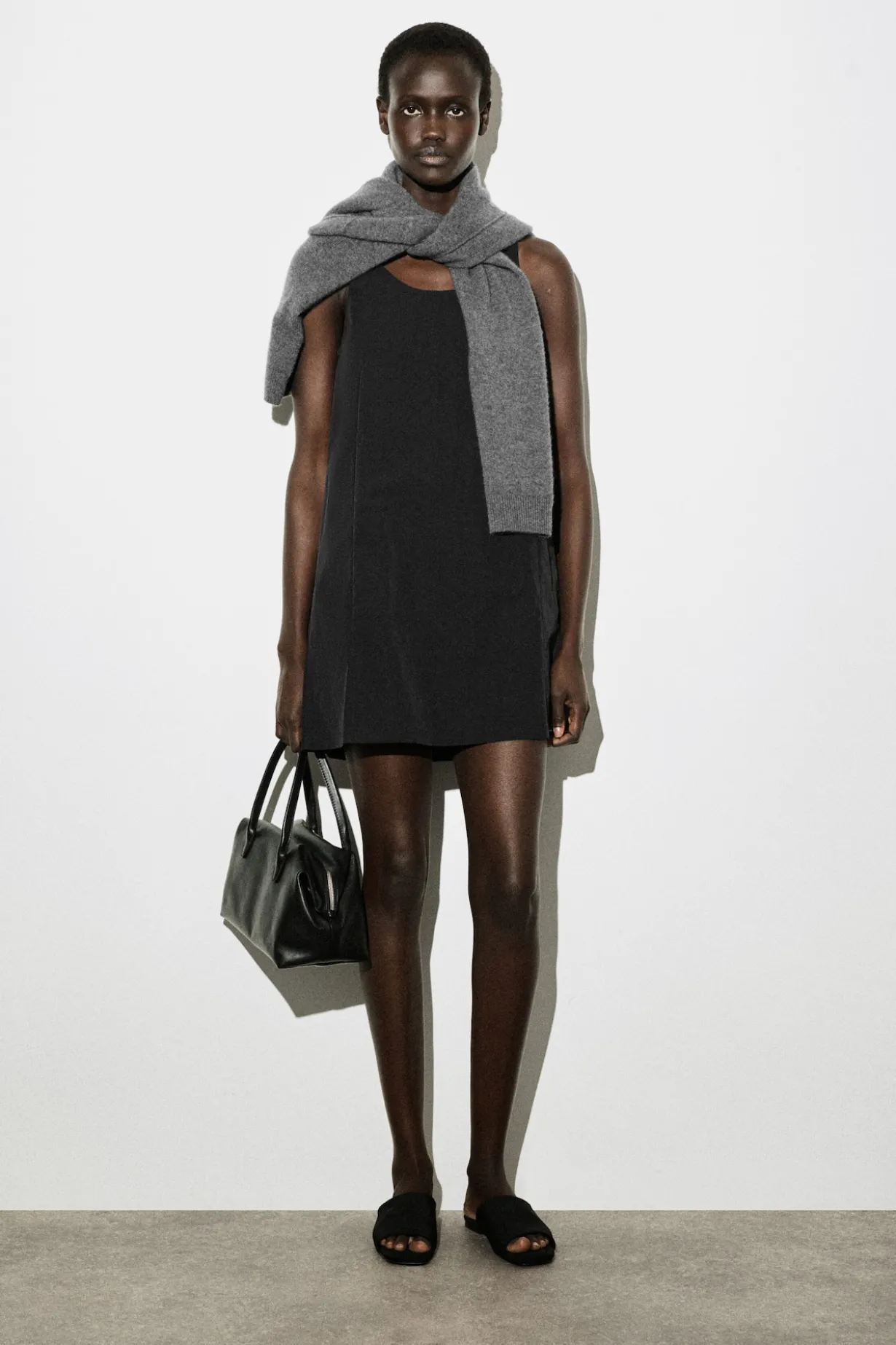 MINIKLEID AUS NYLON MIT JERSEYEINSÄTZEN