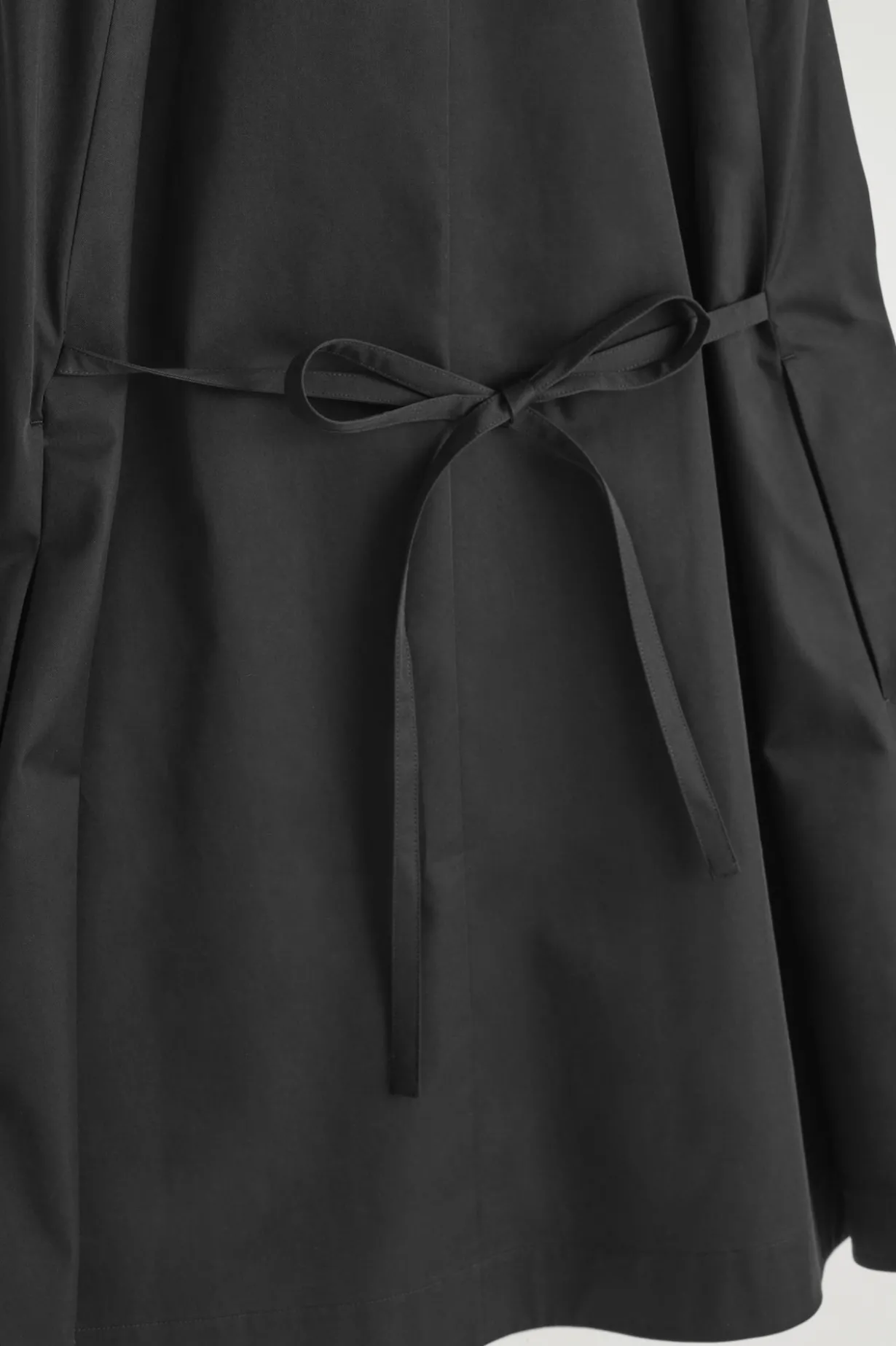 MINIKLEID AUS PIMA-BIOBAUMWOLLE MIT KNÖPFEN