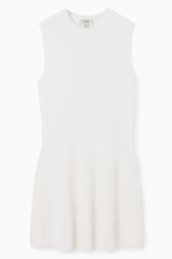 MINIKLEID AUS RIPPSTRICK MIT TIEFER TAILLE