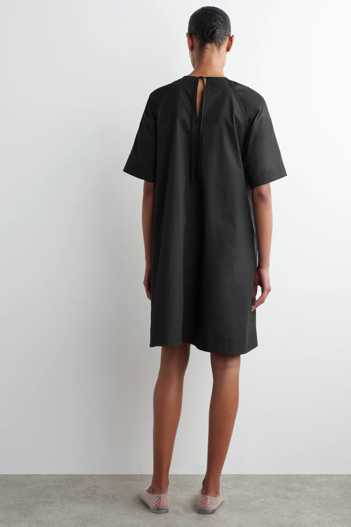 MINIKLEID IN A-LINIE MIT BINDEDETAIL