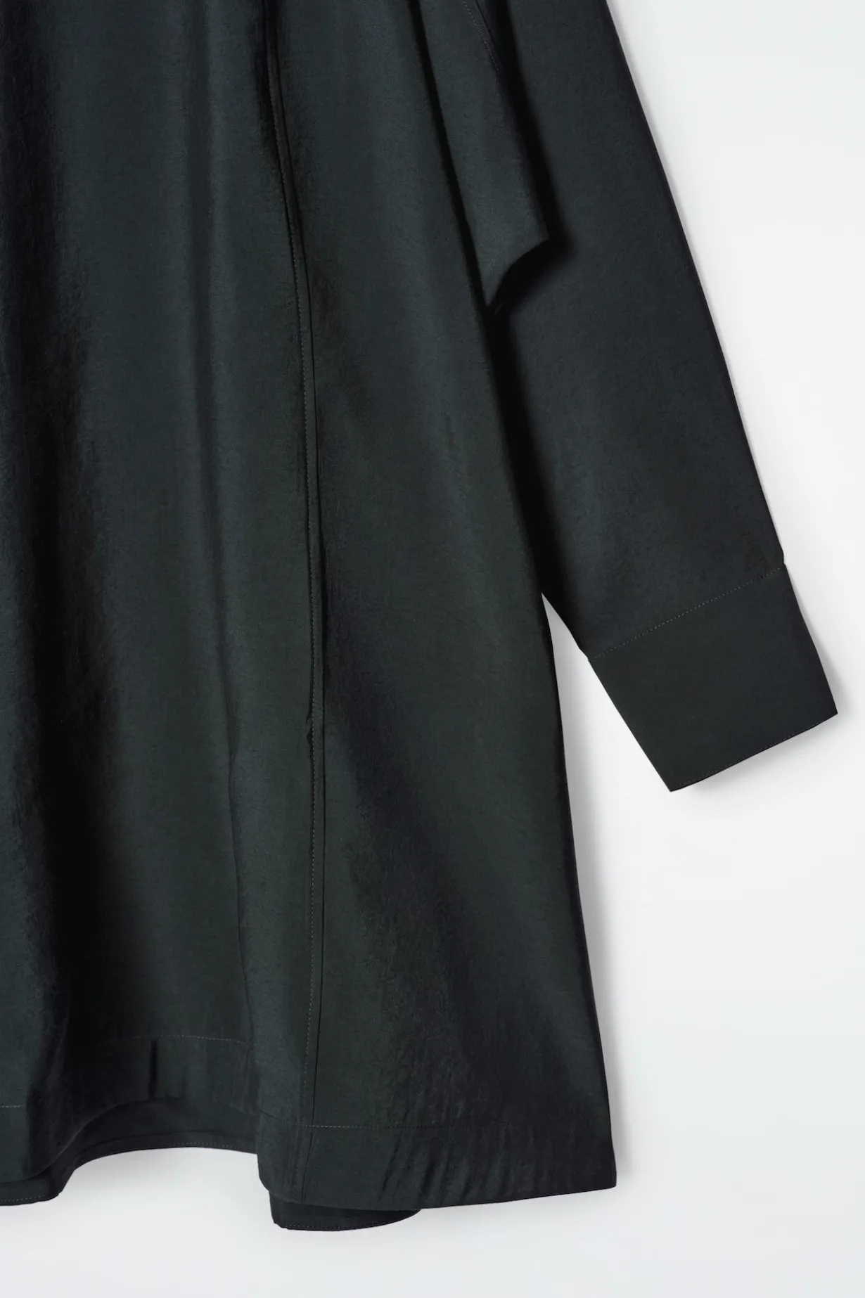 MINIKLEID MIT FLEDERMAUSÄRMELN