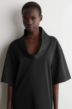 MINIKLEID MIT KRAGEN UND KOKON-SILHOUETTE