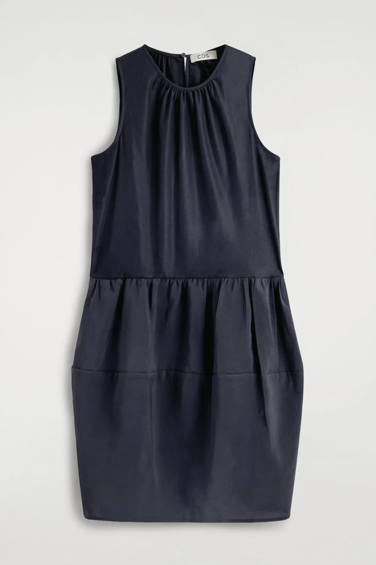 MINIKLEID MIT RAFFUNGEN
