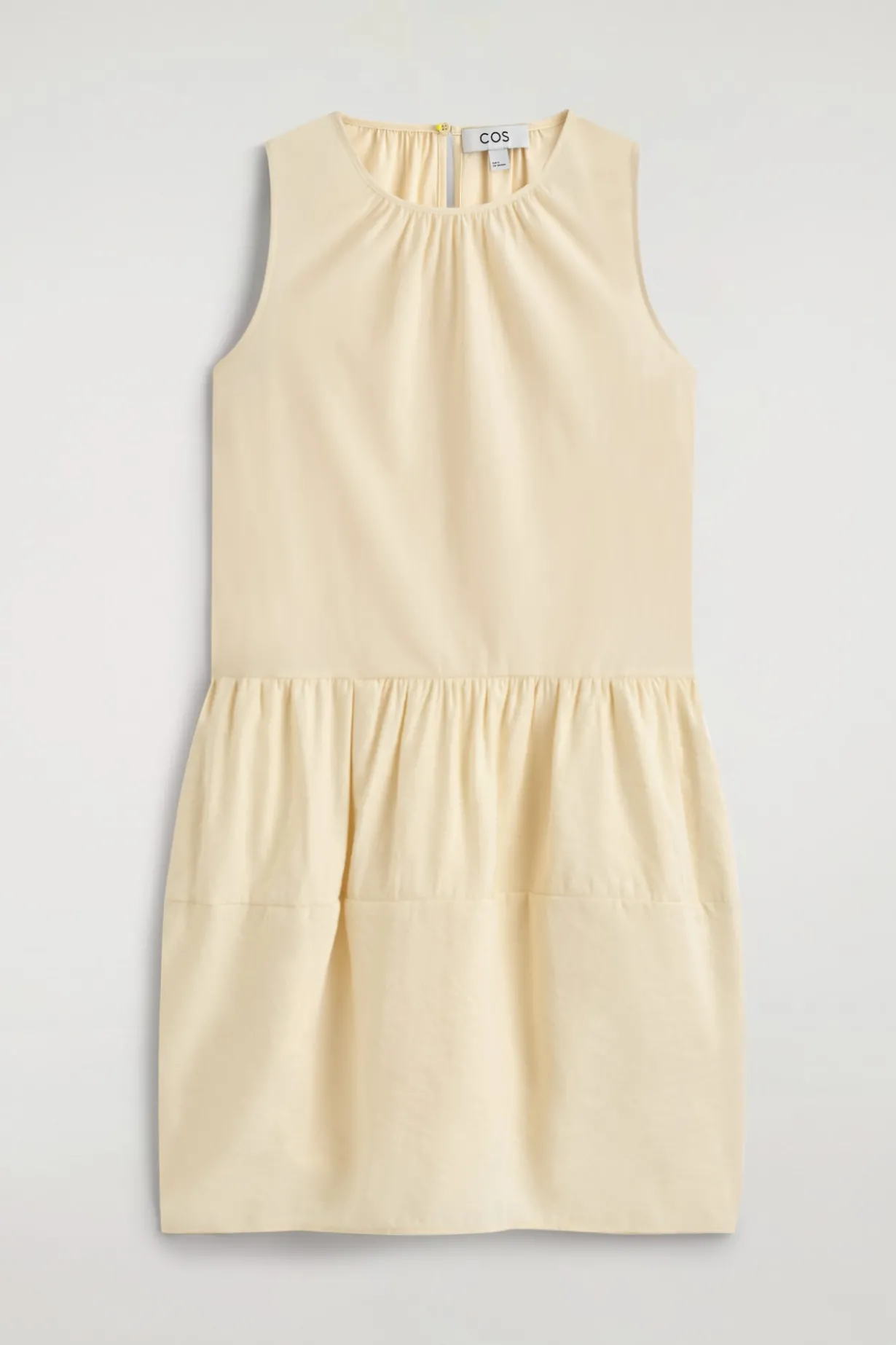 MINIKLEID MIT RAFFUNGEN