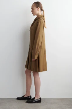 MINIKLEID MIT SCHALDETAIL UND NIEDRIGER TAILLE