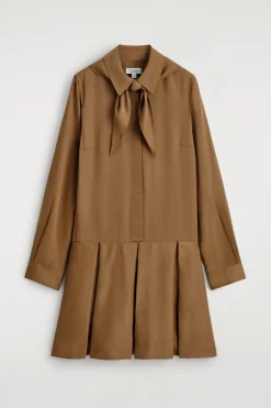 MINIKLEID MIT SCHALDETAIL UND NIEDRIGER TAILLE
