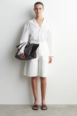 MULES AUS LEDER MIT KITTEN-HEEL
