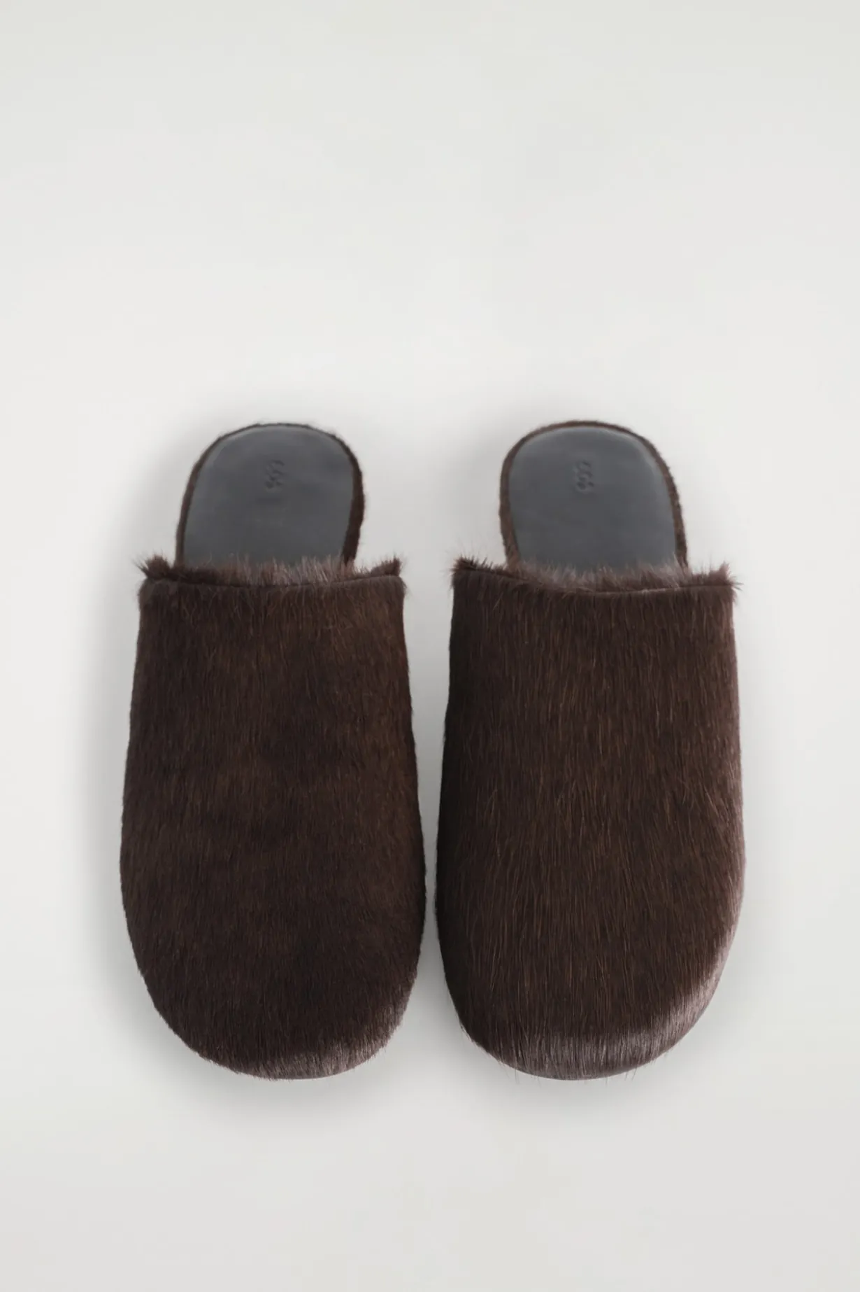 MULES AUS LEDER MIT PONYHAAR-EFFEKT