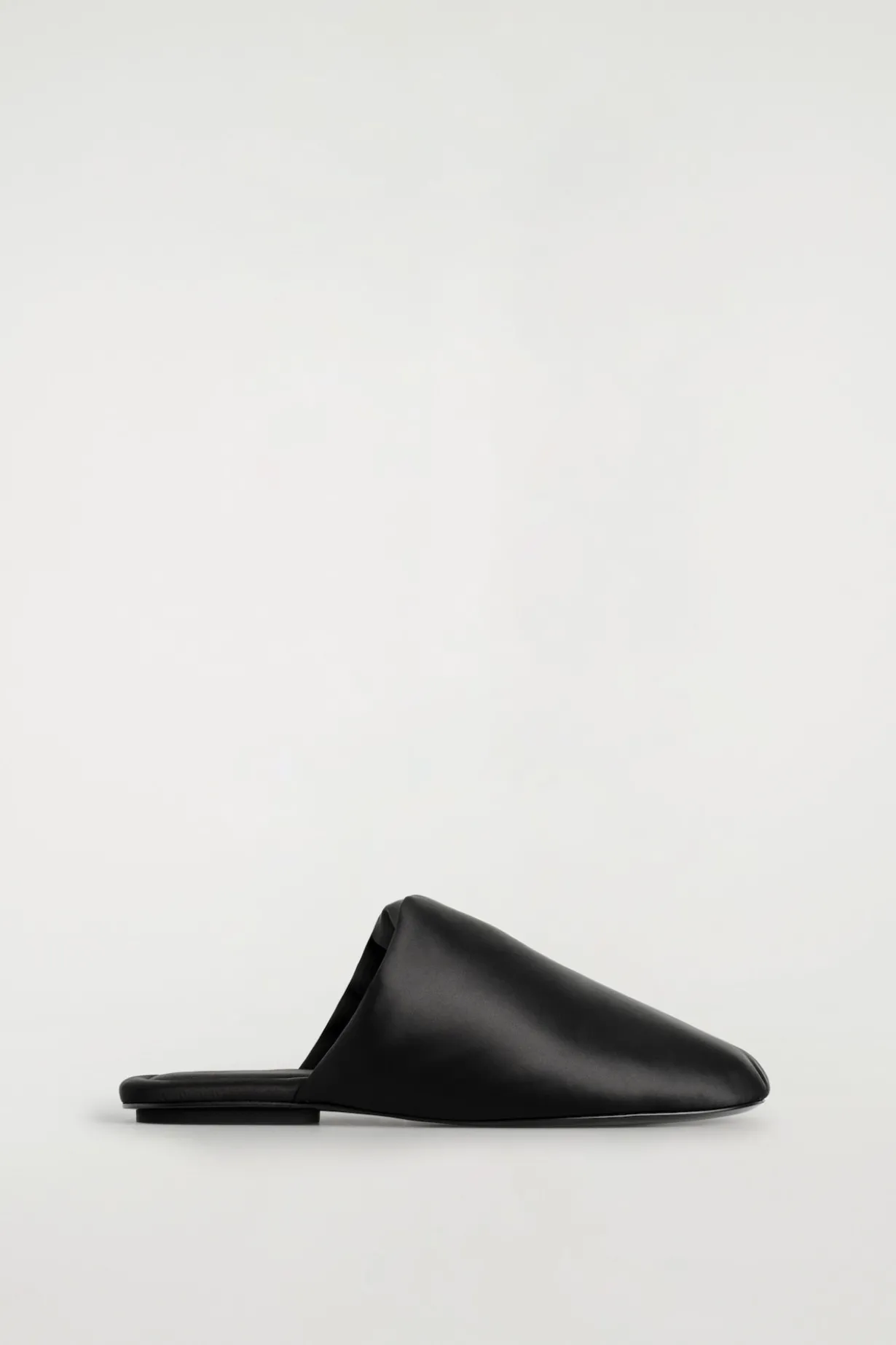 MULES AUS SATIN