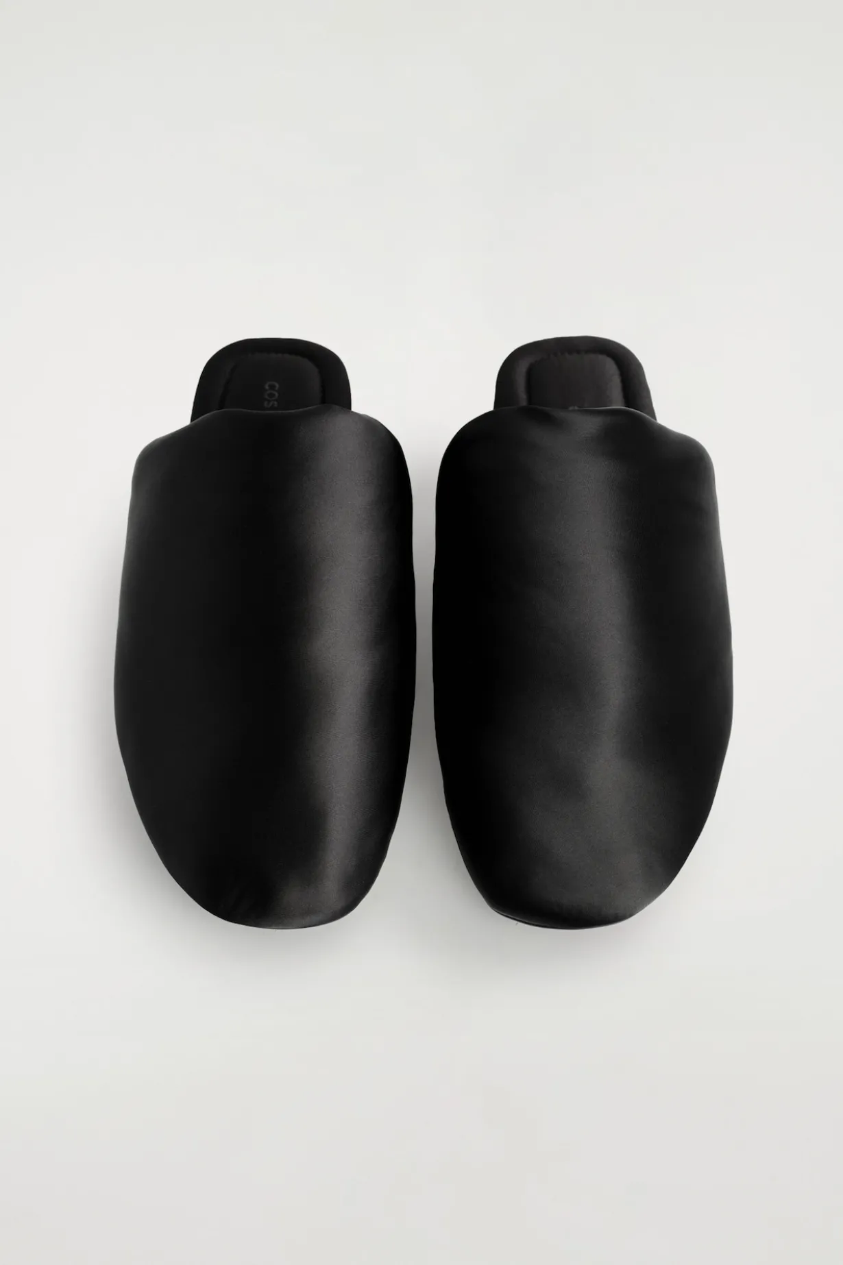 MULES AUS SATIN