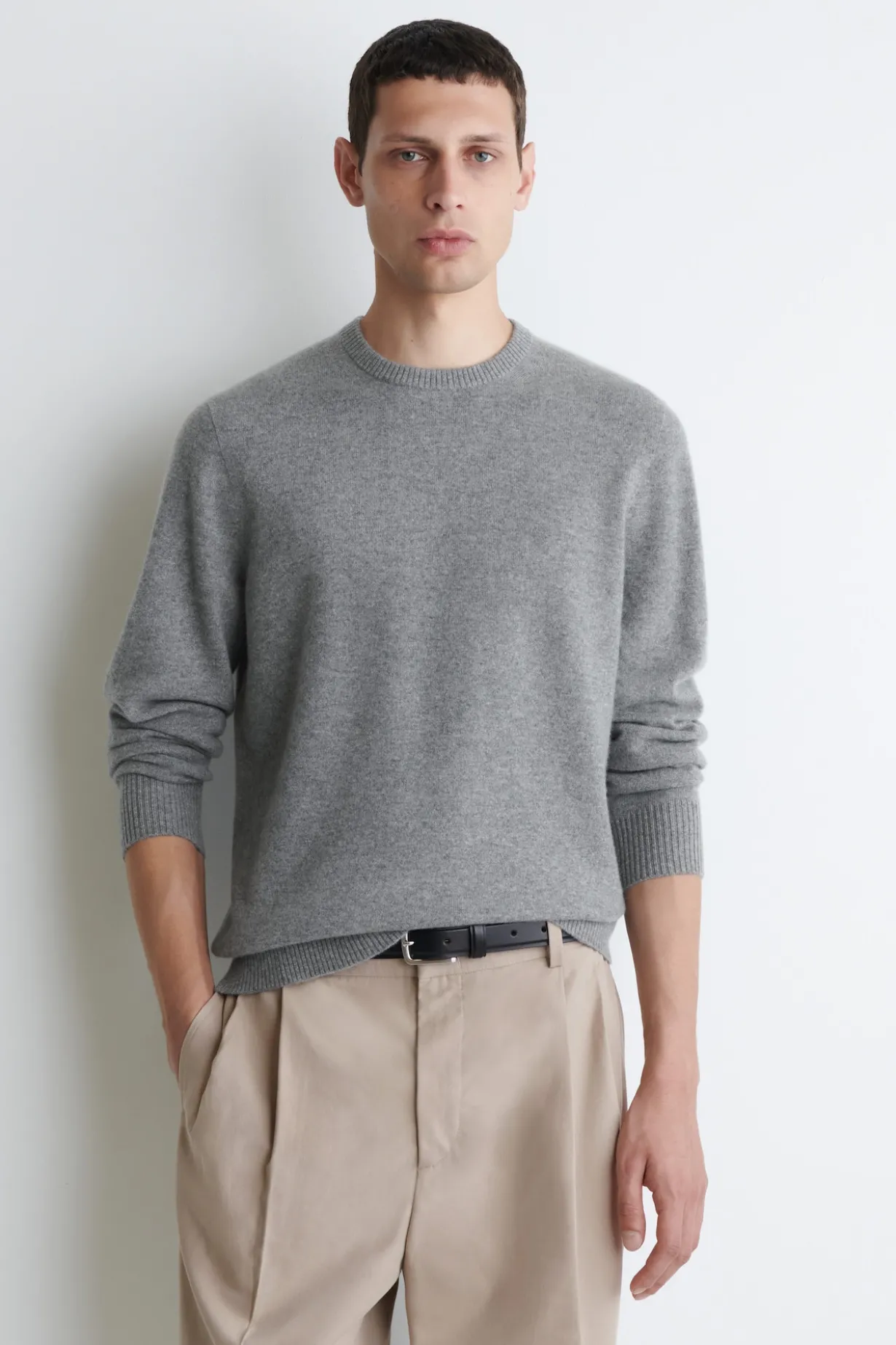 NAHTLOSER KASCHMIRPULLOVER MIT RUNDHALSAUSSCHNITT