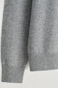 NAHTLOSER KASCHMIRPULLOVER MIT RUNDHALSAUSSCHNITT