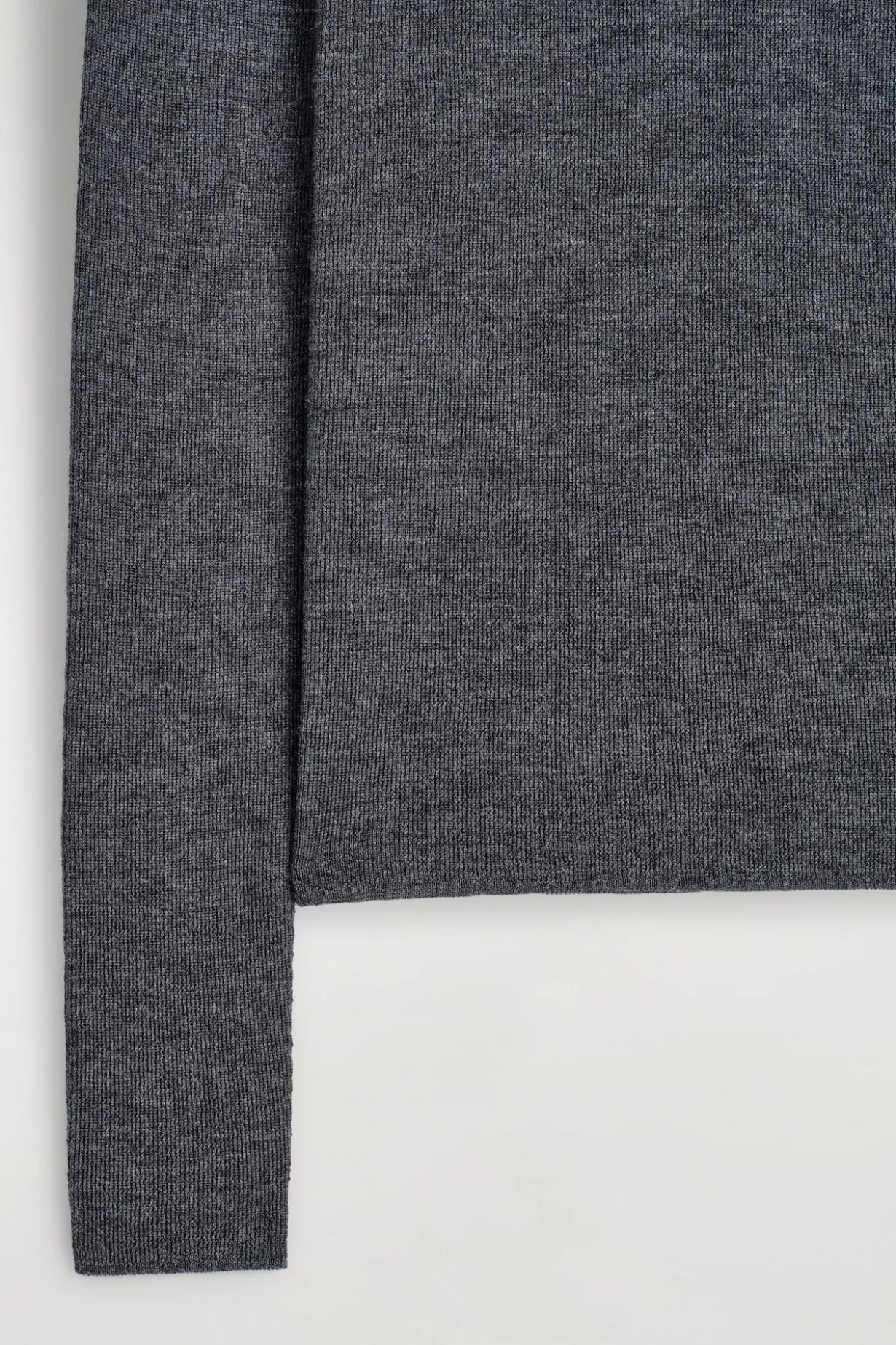 NAHTLOSES LANGARMSHIRT AUS MERINOWOLLE