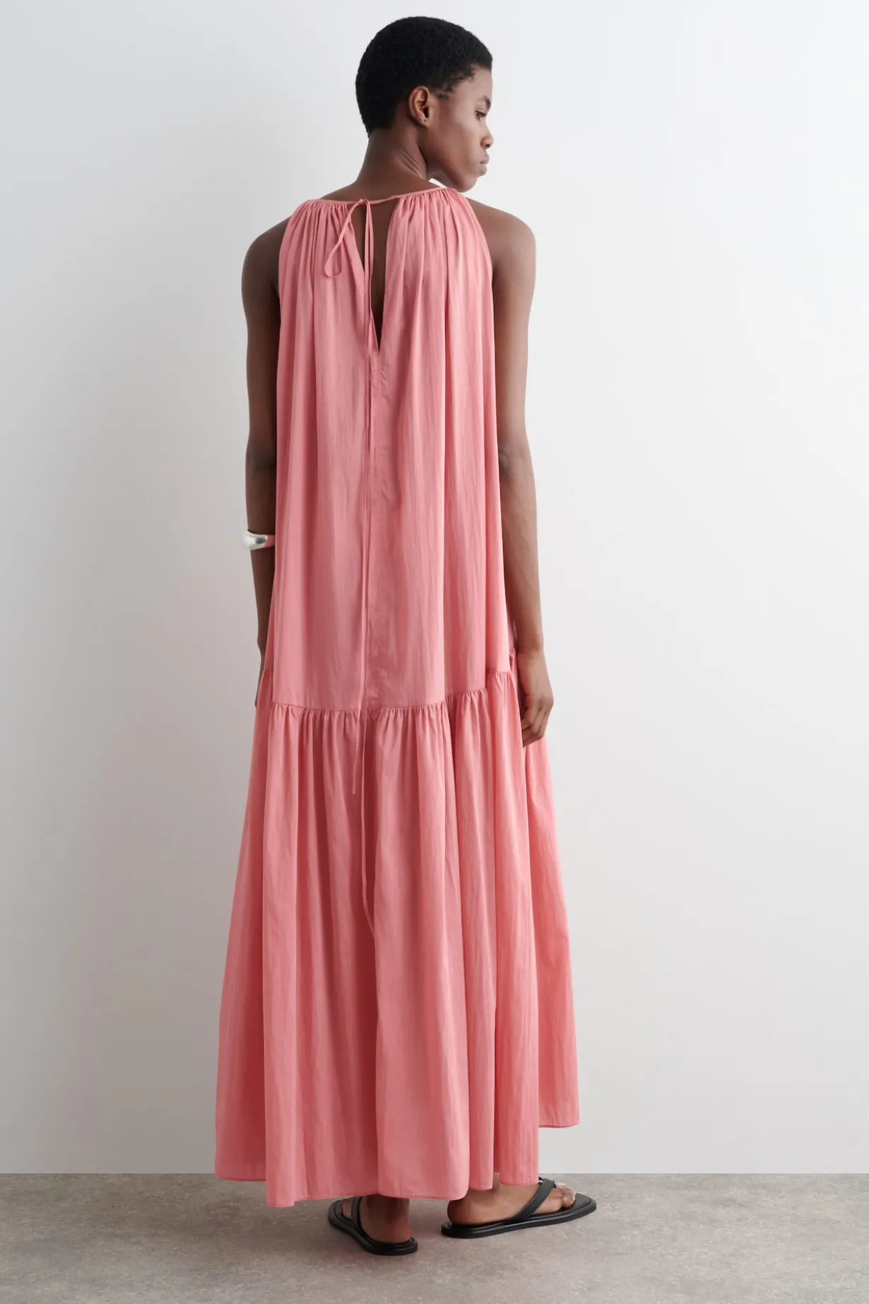 NECKHOLDER-MAXIKLEID MIT RAFFUNGEN