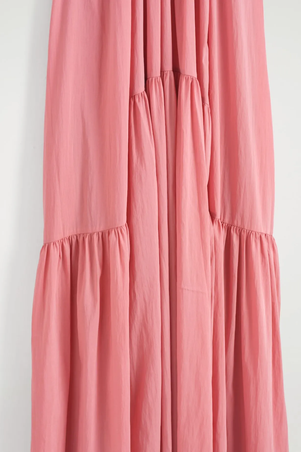 NECKHOLDER-MAXIKLEID MIT RAFFUNGEN