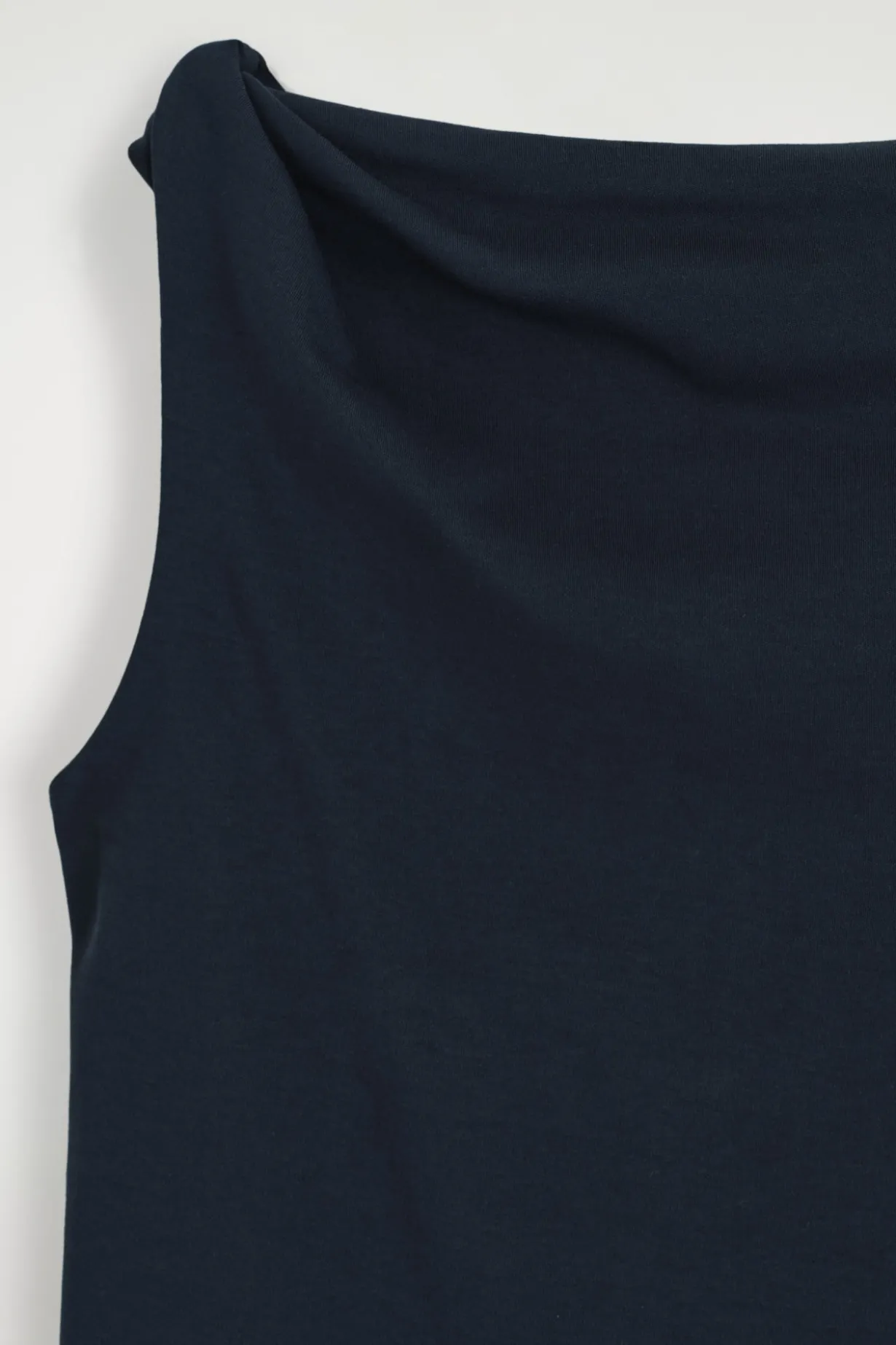 OBERTEIL AUS BAUMWOLLE MIT TWIST-DETAIL