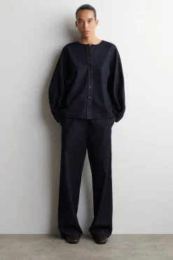 OBERTEIL AUS DENIM MIT ABGERUNDETER SILHOUETTE