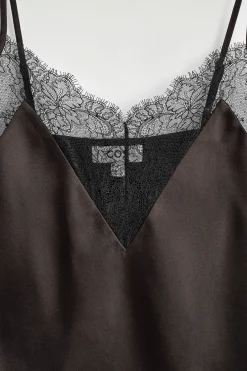 OBERTEIL AUS SATIN MIT SPITZENBESATZ