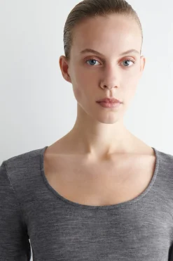 OBERTEIL MIT AUS MERINOWOLLE MIT TIEFEM AUSSCHNITT