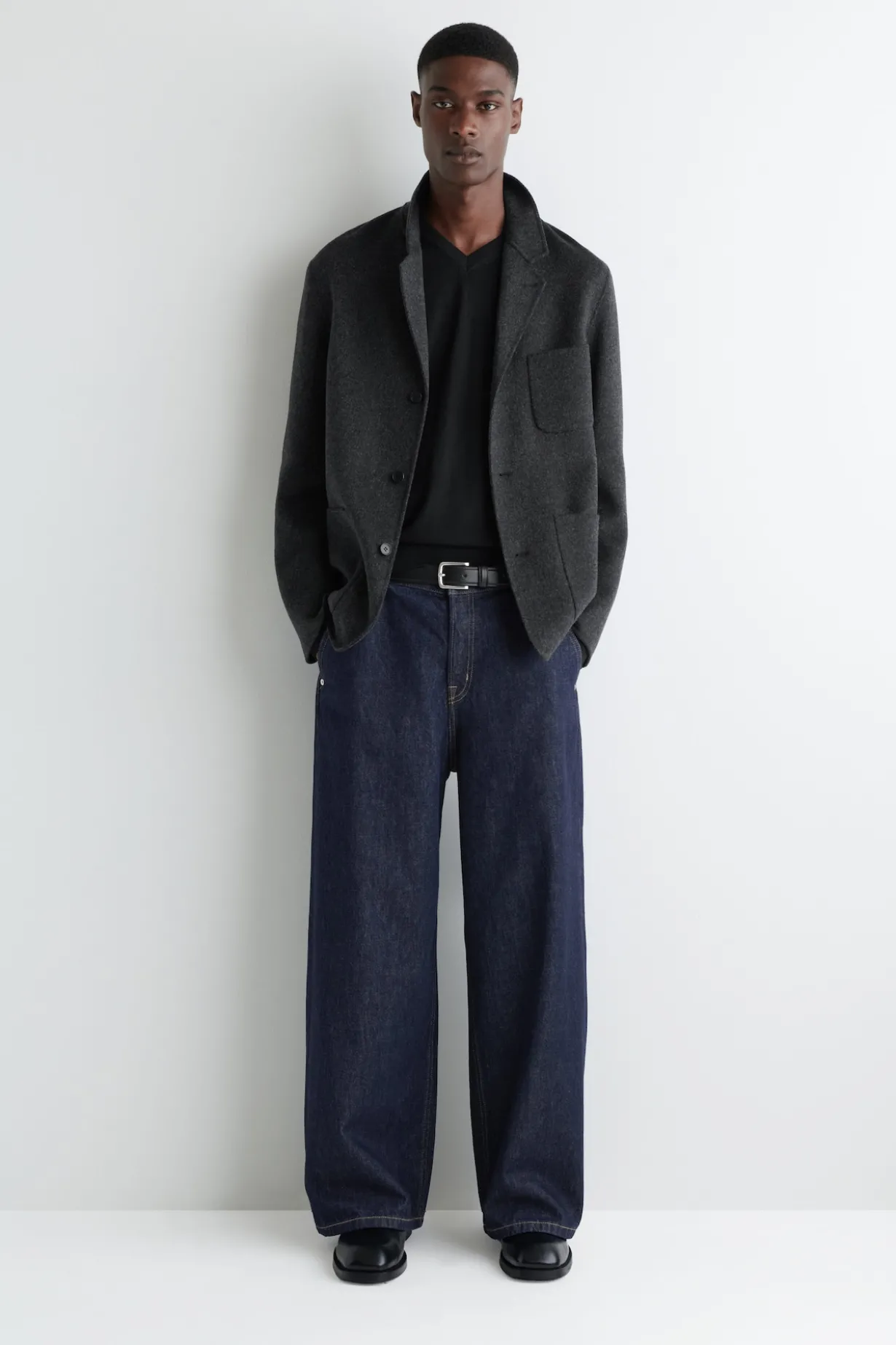 OVERSIZED-HOSE AUS DENIM MIT WEITEM BEIN