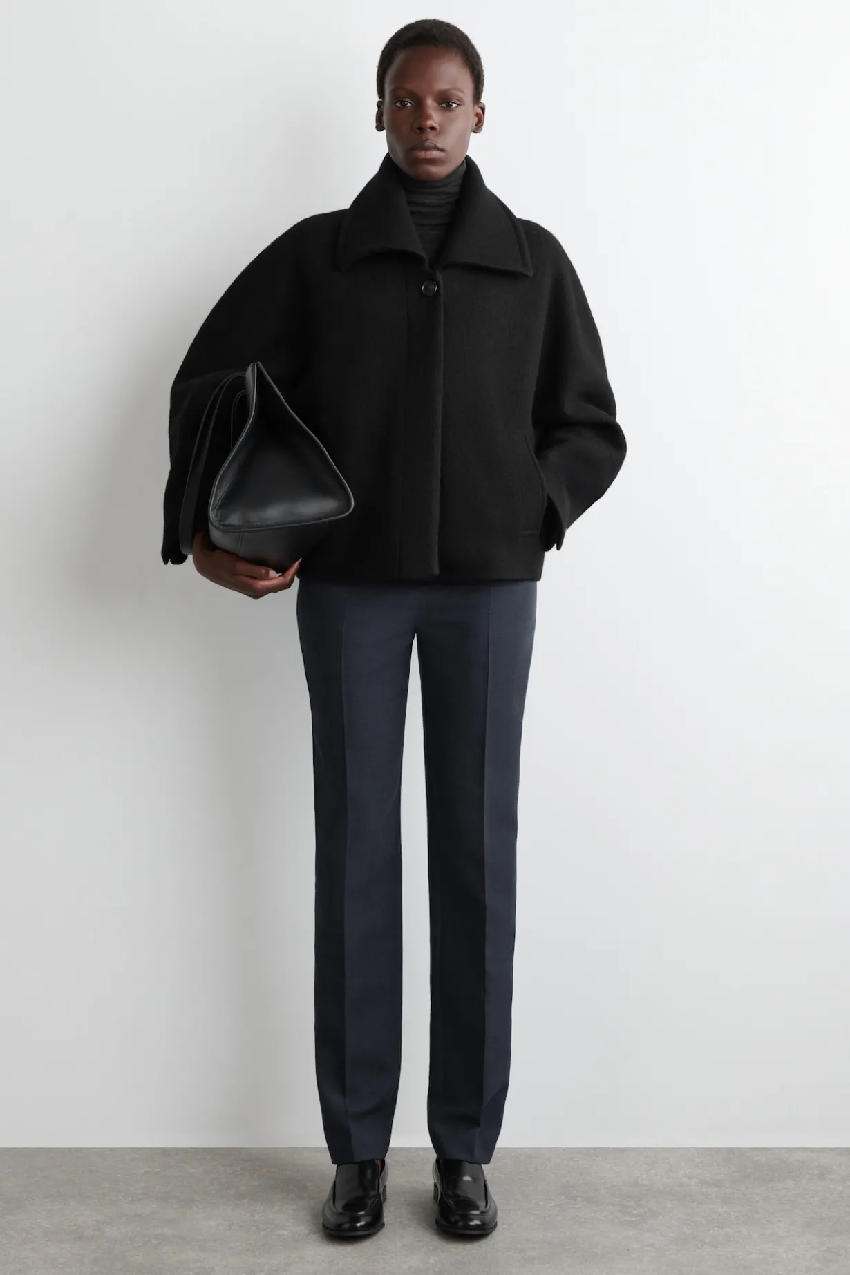OVERSIZED-KURZJACKE AUS KOCHWOLLE