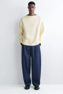 OVERSIZED-SWEATSHIRT MIT U-BOOT-AUSSCHNITT