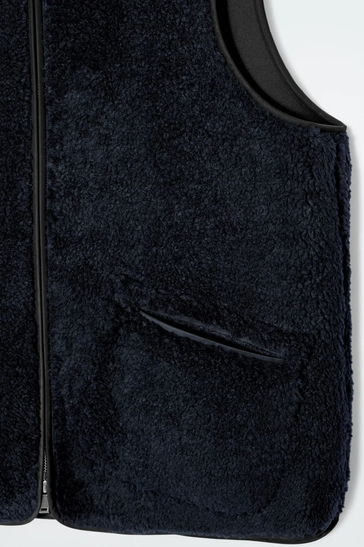 OVERSIZED-WESTE AUS KUNSTLAMMFELL