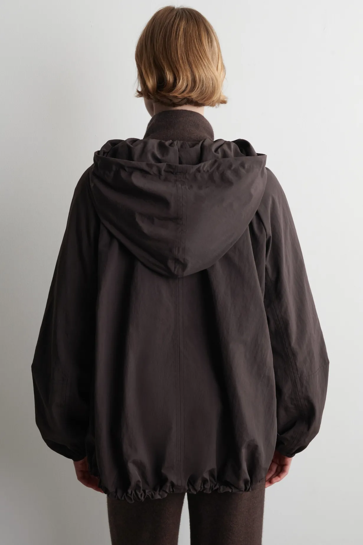 PARKA AUS FUNKTIONSMATERIAL MIT KAPUZE