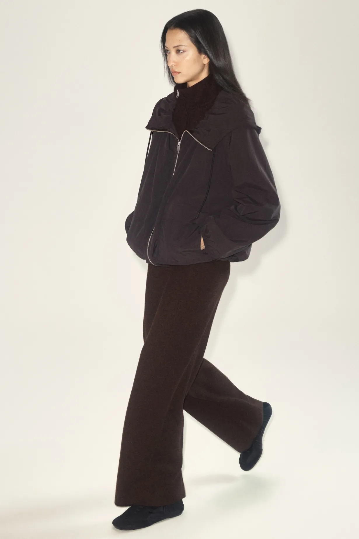 PARKA AUS FUNKTIONSMATERIAL MIT KAPUZE