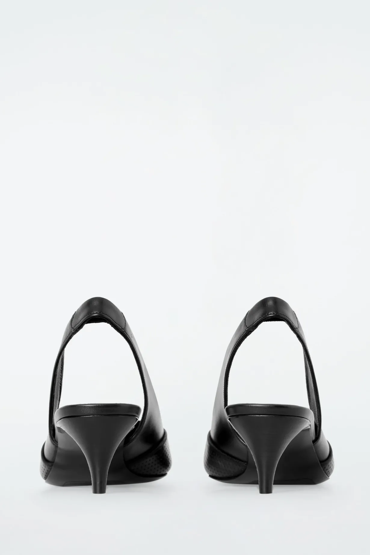 PERFORIERTE HEELS AUS LEDER MIT SLINGBACK-RIEMEN