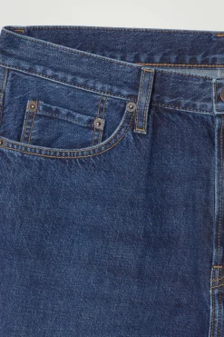 PILLAR JEANS MIT SCHMAL ZULAUFENDEM BEIN